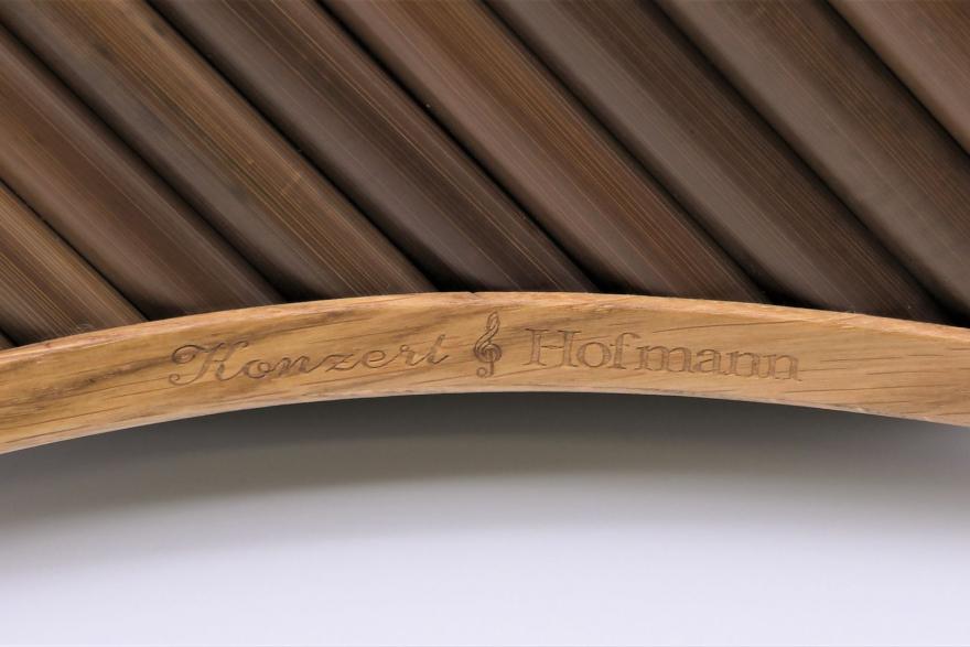 Flamed concert flute with a shoe made of light oak